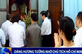 Dâng hương tưởng nhớ Chủ tịch Hồ Chí Minh
