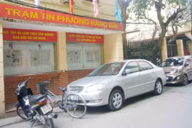 Trông xe trái phép ngay trước trụ sở UBND phường