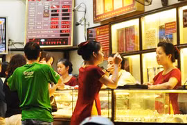 Giá vàng “bốc hơi” thêm hơn 2 triệu đồng/lượng