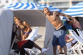 Chris Brown vui vẻ bên bạn gái giữa tin đồn quay lại với Rihanna
