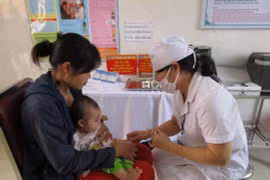 Đến hết 2016 vẫn khan hiếm vaccine dịch vụ "5 trong 1", "6 trong 1"