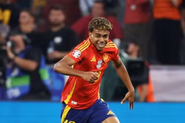 Thần đồng Yamal xô đổ kỷ lục mọi thời đại của Ronaldo