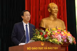 Thứ trưởng Bộ GD&ĐT Phạm Ngọc Thưởng nói về giải pháp tổng thể cho giá sách giáo khoa