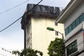 "Cắt" xong 3 tầng 1 tum tại tòa nhà 53-55 Nhân Hòa