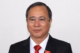 Cách chức Bí thư Bình Dương Trần Văn Nam, khai trừ Đảng ông Vũ Huy Hoàng