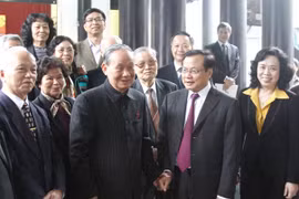 Bí thư Thành ủy Hà Nội chúc Tết CLB Thăng Long