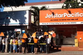 Jetstar Pacific bay chuyến đầu tiên TP HCM - Huế