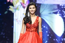 Kim Tuyến lộng lẫy trong lần đầu biểu diễn catwalk