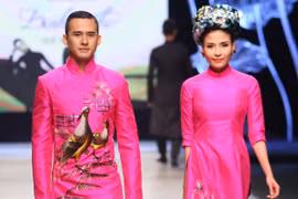 Lương Thế Thành - Thuý Diễm tái hiện "đám cưới" trên sàn catwalk