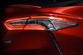 Toyota tung hình ảnh teaser đầu tiên của Camry 2018