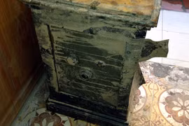 Rủ bạn đột nhập vào công ty cũ để trộm két tiền