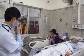 Mâu thuẫn trong cuộc sống, hơn 1.000 trường hợp uống thuốc diệt cỏ tự tử mỗi năm