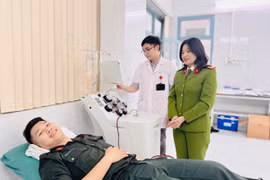 Trung sỹ Cảnh sát cơ động Hà Nội kịp thời hiến máu giúp bệnh nhân mổ cấp cứu