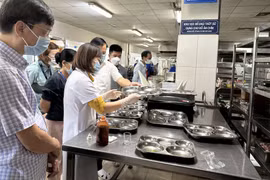 Kiểm tra đột xuất an toàn thực phẩm tại trường đại học, cao đẳng