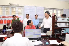 Phó Chủ tịch Hà Nội: Nhân rộng mô hình trông giữ xe không dùng tiền mặt tại Phủ Tây Hồ