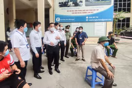 Chủ tịch Hà Nội kiểm tra thực địa các điểm nóng, chỉ đạo đảm bảo an toàn “2 mũi chủ công” chống dịch