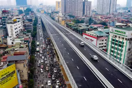 Bố trí 3 làn xe ô tô đường Vành đai 3 trên cao không phù hợp