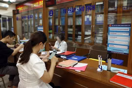 Hà Nội: Không được yêu cầu xuất trình giấy chứng nhận kết hôn khi đăng ký khai sinh 