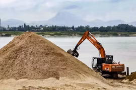 Hà Nội yêu cầu kiểm tra việc tổ chức đấu giá 3 mỏ cát có giá khủng, xong trước 17/11