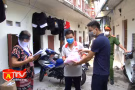 Chia sẻ khó khăn với sinh viên, người lao động nghèo trong mùa dịch