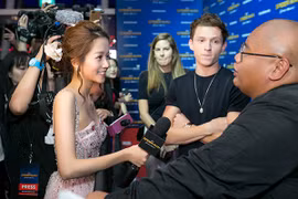 Vlogger An Nguy phỏng vấn Tom Holland tại sự kiện quảng bá phim "Người Nhện" ở Singapore
