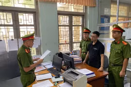Tách, hợp đất sai quy định, 2 cán bộ huyện bị khởi tố
