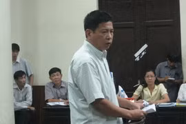 Vung cả trăm triệu đãi bạn học