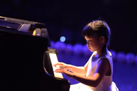 Tiếng đàn giàu lòng nhân ái