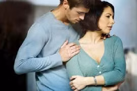 Trúng sét ái tình, con rể cùng mẹ vợ tương lai bỏ trốn