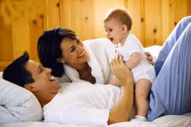Nói chuyện với trẻ nhiều hơn để tăng vốn từ của trẻ