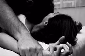 Ấn Độ: Bố 40 tuổi cưỡng hiếp con gái tuổi teen