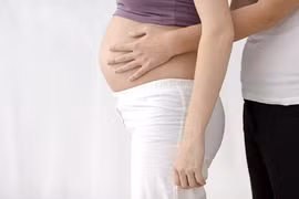 Thiếu nữ tuổi teen không biết mình mang thai cho đến khi sinh