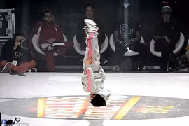 Ngả mũ trước màn trình diễn cực đỉnh của B-girl 6 tuổi
