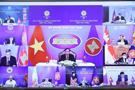 Khẳng định tầm quan trọng của duy trì hòa bình, an ninh, ổn định, an toàn và tự do ở Biển Đông