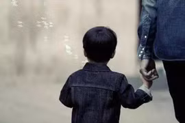 Điều kiện để nhận con nuôi theo quy định hiện hành 