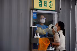 Hàn Quốc mở rộng các quy định giãn cách xã hội nghiêm ngặt thêm 2 tuần 