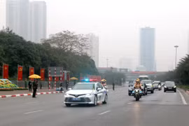 Công tác dẫn đoàn, phân luồng giao thông được đảm bảo trong ngày đầu Đại hội XIII của Đảng 