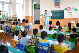 Bộ GD-ĐT đề xuất bổ sung 8.200 tỷ đồng để miễn học phí từ mầm non đến lớp 12