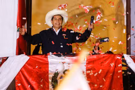 Thách thức với “Tổng thống đắc cử” Peru Pedro Castillo