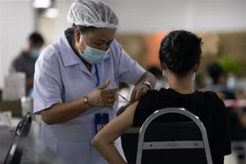 Số ca nhiễm Covid-19 trong cộng đồng ở Lào gia tăng, Campuchia đẩy nhanh tiến độ tiêm chủng 