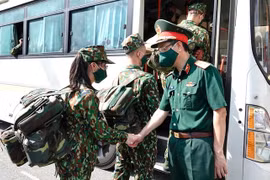Những “bông hồng thép” xung phong vào tuyến đầu chống dịch
