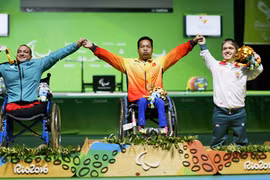 Thủ tướng Chính phủ gửi thư khen Nhà vô địch Paralympic Lê Văn Công