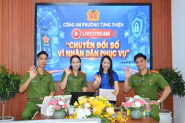Công an phường ở Hà Nội livestream giải đáp trực diện từ bẫy lừa đảo đến chuyện vỉa hè