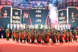 Trước giờ G, Hồ Gươm đã "cháy" hết mình cùng "81 mùa bình yên"