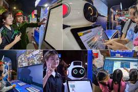 Người dân hào hứng trải nghiệm "Cảnh sát AI" và Kiosk thông minh của Công an Hà Nội tại Hồ Gươm