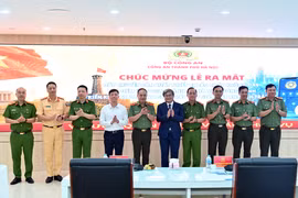 Công an Thủ đô ra mắt, vận hành ba mũi nhọn công nghệ từ tầm cao đến từng mái nhà
