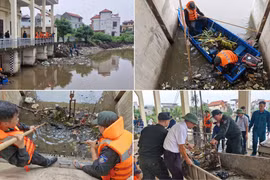 Cảnh sát cơ động Hà Nội vớt rác, thông dòng trạm bơm chống ngập