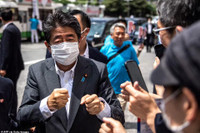 Thế giới sốc trước vụ cựu Thủ tướng Nhật Bản Abe Shinzo bị bắn