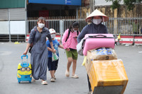 Người dân ùn ùn trở lại Thủ đô sau kỳ nghỉ lễ kéo dài