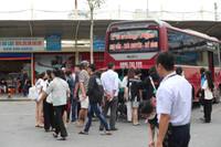 Người dân ùn ùn trở lại Thủ đô sau kỳ nghỉ lễ kéo dài